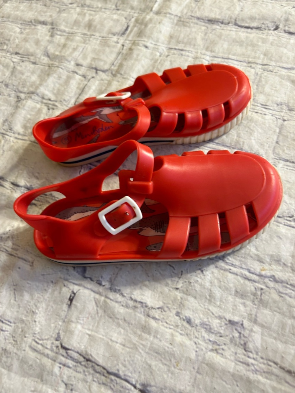 MINI BODEN RED ORANGE JELLY RUBBER GIRLS SANDALS WHITE BUCKLE SHARK FOOTBED 11